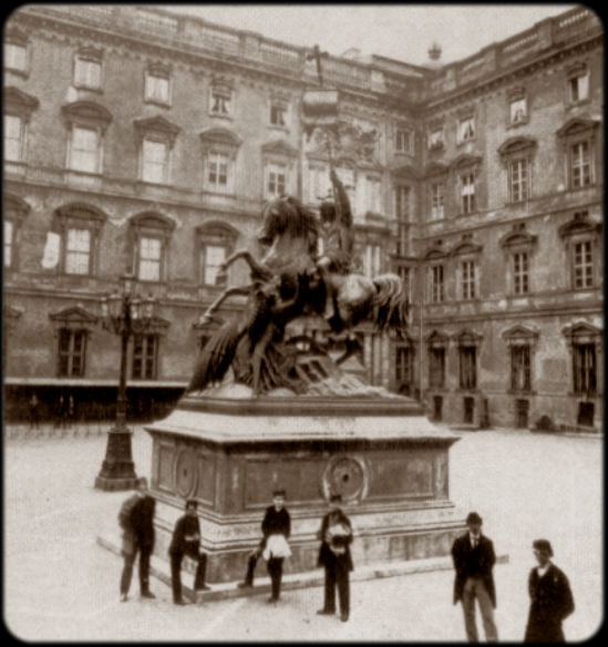 statue st george stadtschloss berlin
